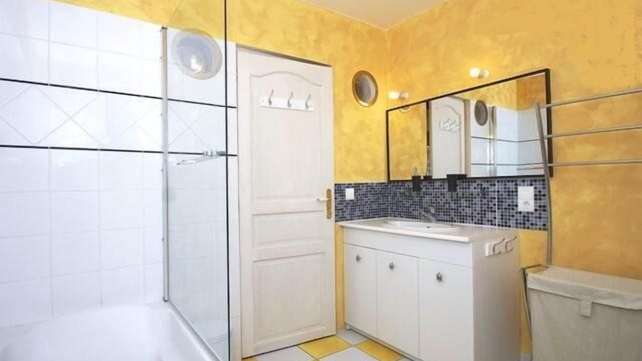 Photo of Bathroom in Saint-Pierre-de-Plesguen