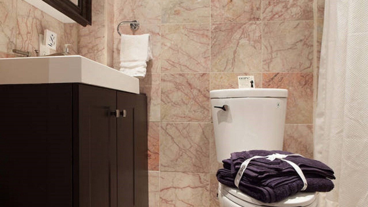 Photo of Bathroom in Baldwin Harbor