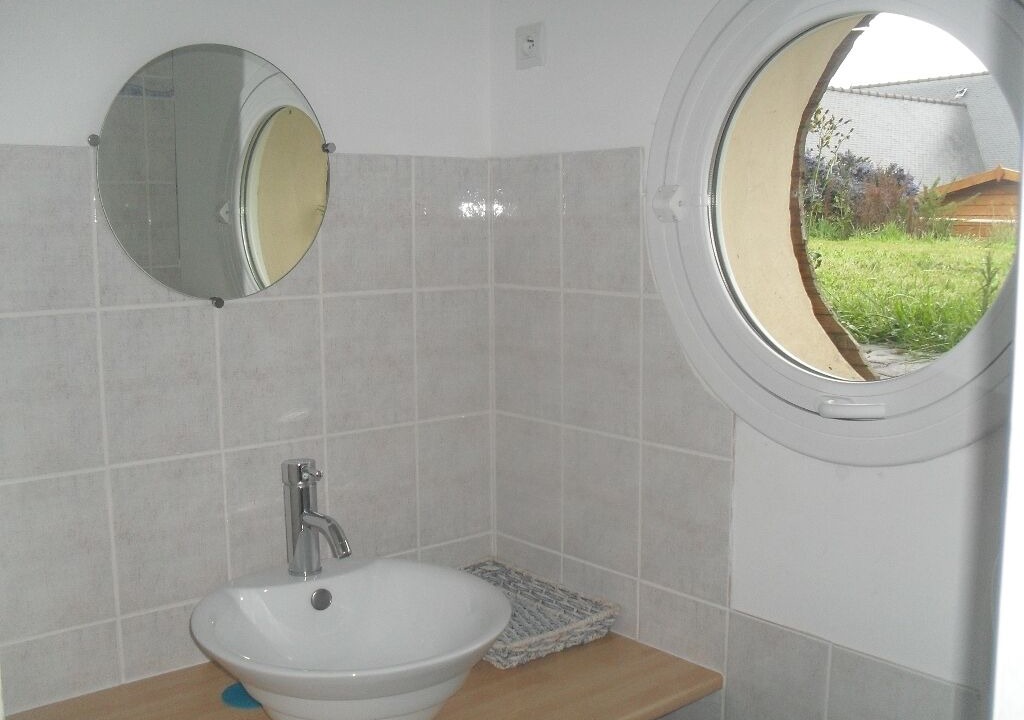 Photo of Bathroom in Tredrez-Locquemeau