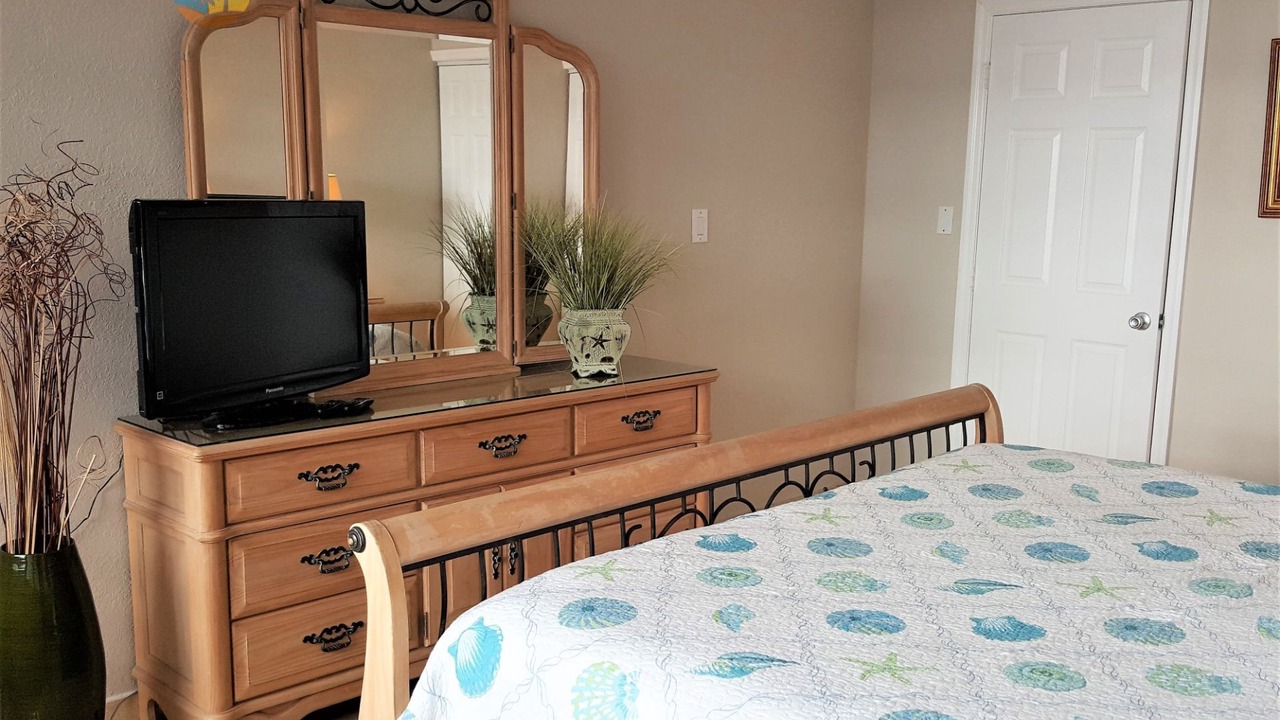 Photo of Bedroom in Mid Beach