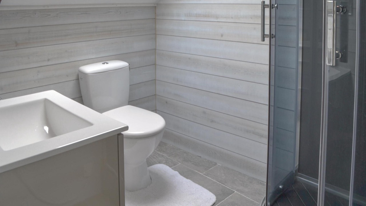 Photo of Bathroom in Guern