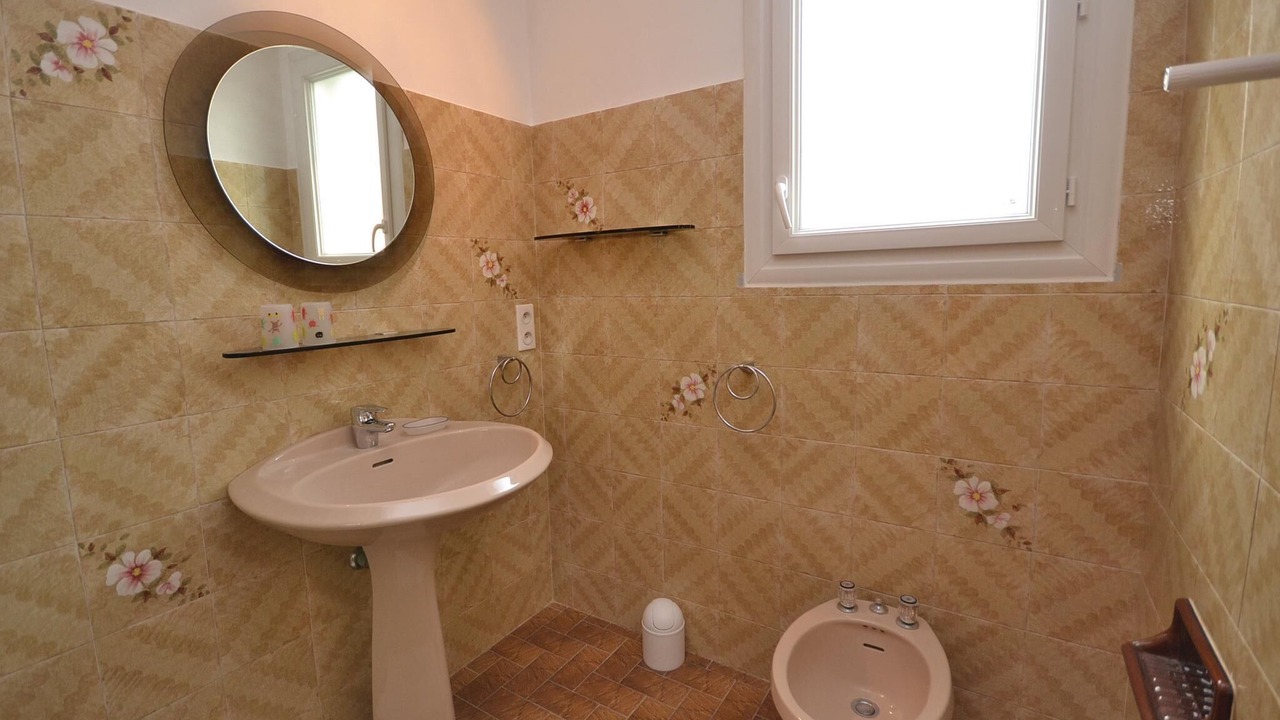 Photo of Bathroom in Caromb