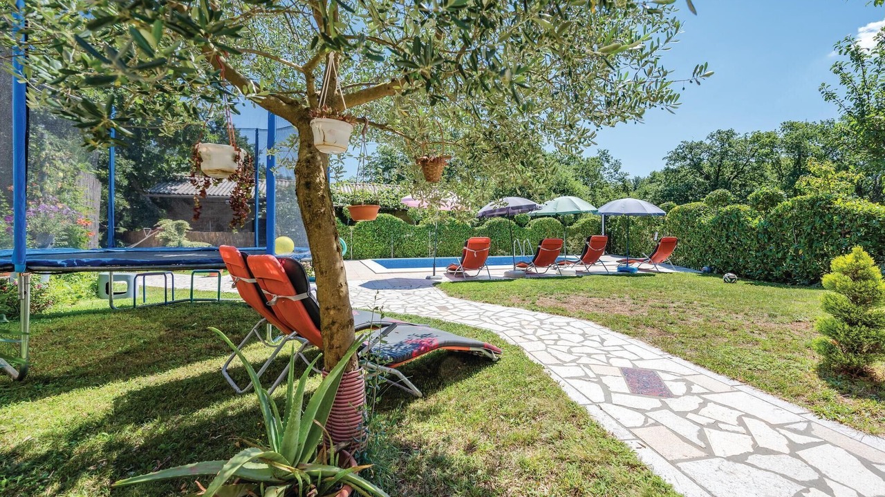 Photo of Outdoor in Modrusani