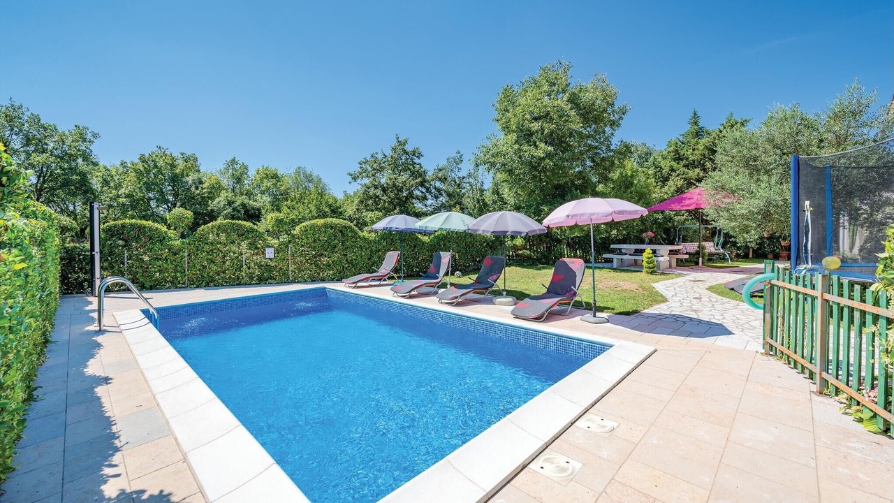 Photo of Outdoor in Modrusani