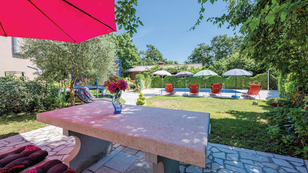 Photo of Outdoor in Modrusani