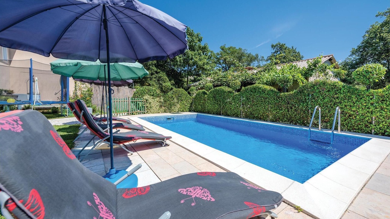 Photo of Outdoor in Modrusani