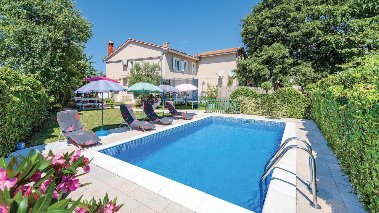 Photo of Outdoor in Modrusani