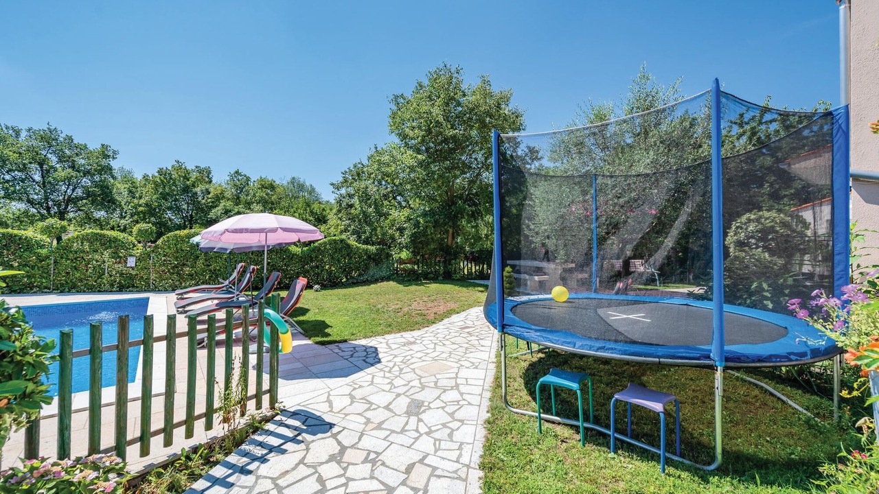 Photo of Outdoor in Modrusani