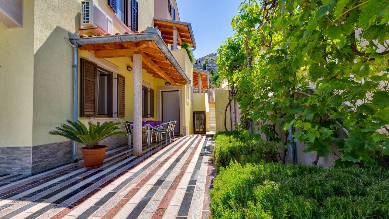Photo of Outdoor in Cove Murtar