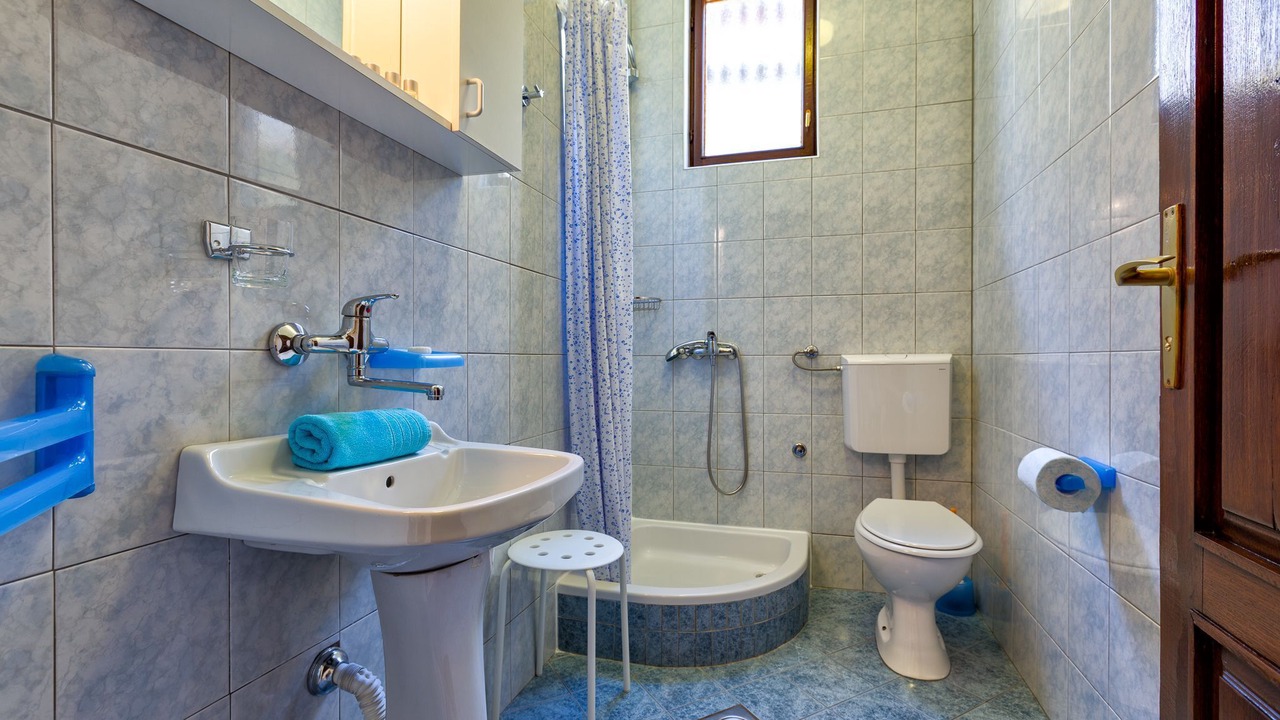 Photo of Bathroom in Cove Murtar