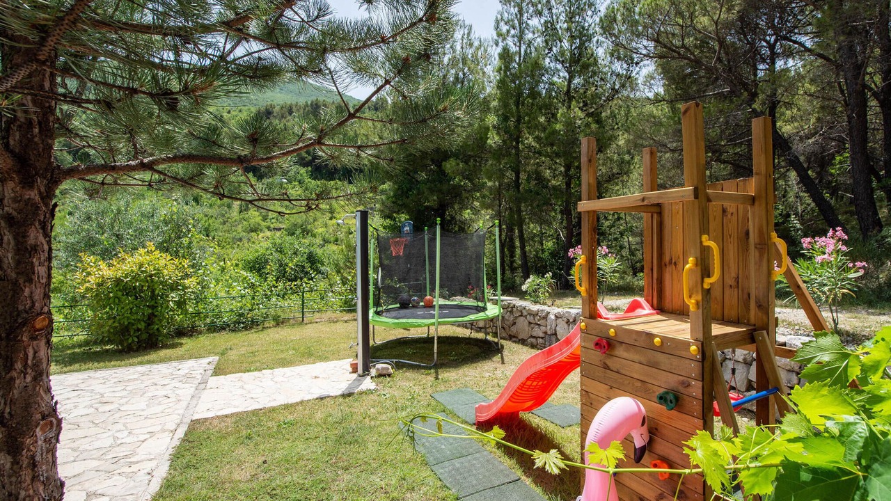 Photo of Outdoor in Slime