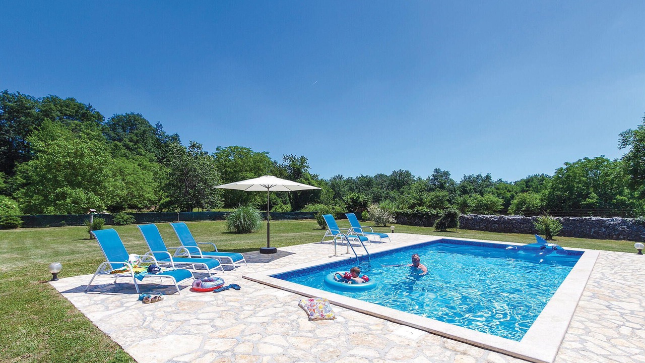 Photo of Outdoor in Cere