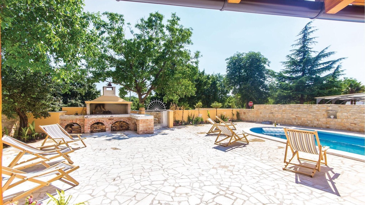 Photo of Outdoor in Tinjan