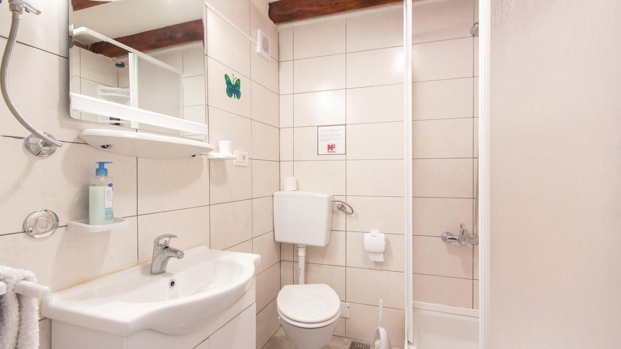 Photo of Bathroom in Tinjan