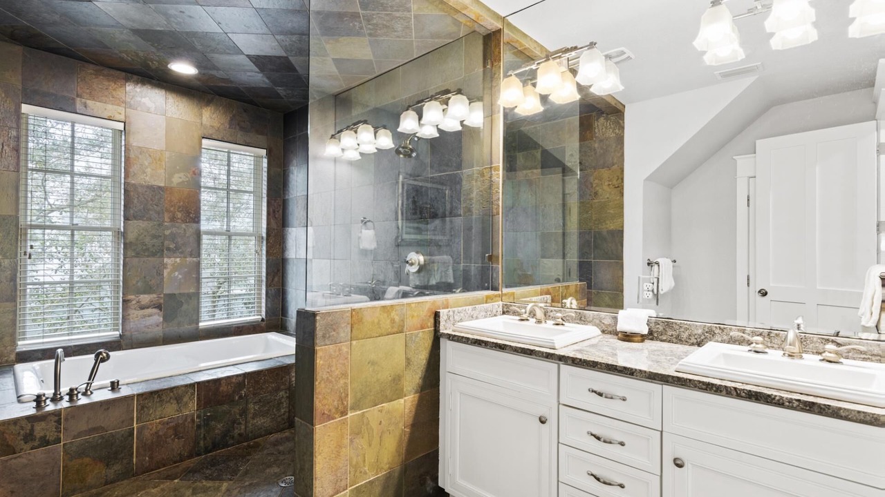 Photo of Bathroom in Forest District