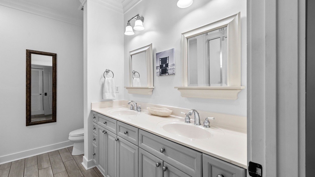 Photo of Bathroom in Beach District