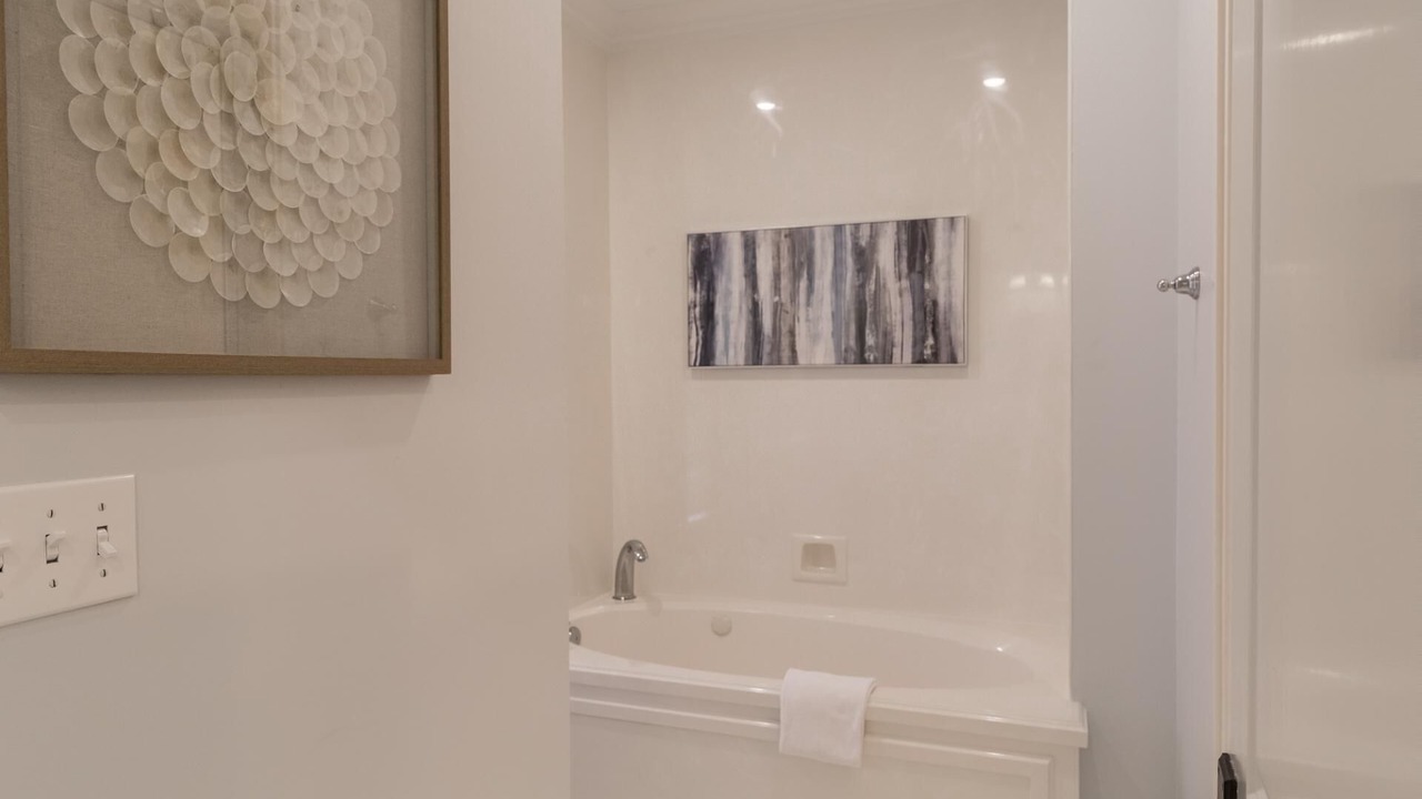 Photo of Bathroom in Beach District