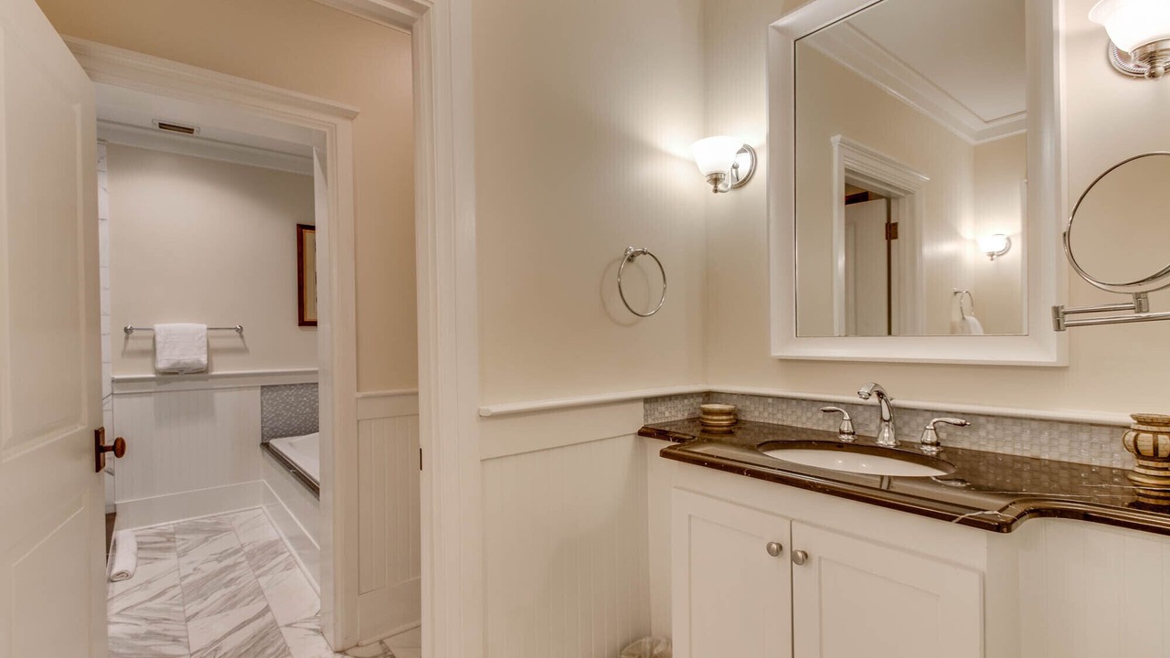 Photo of Bathroom in Beach District