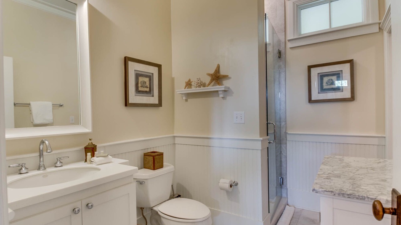 Photo of Bathroom in Beach District