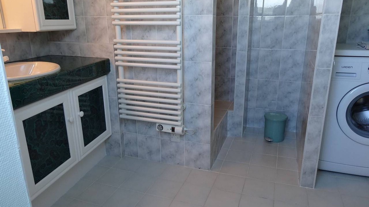 Photo of Bathroom in Tregastel