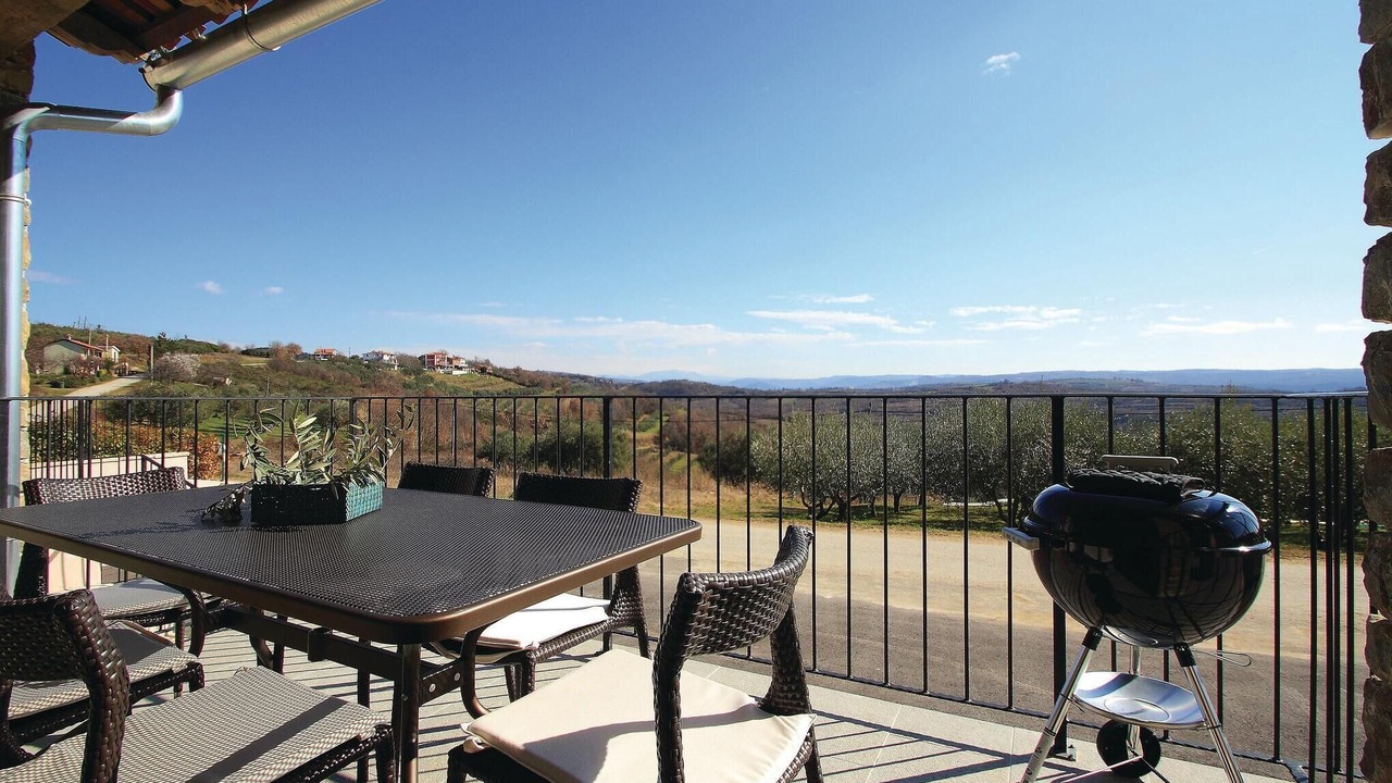 Photo of Patio Balcony in Baredine