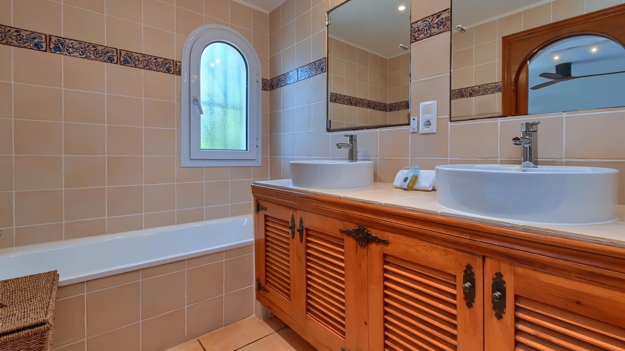 Photo of Bathroom in Trencall