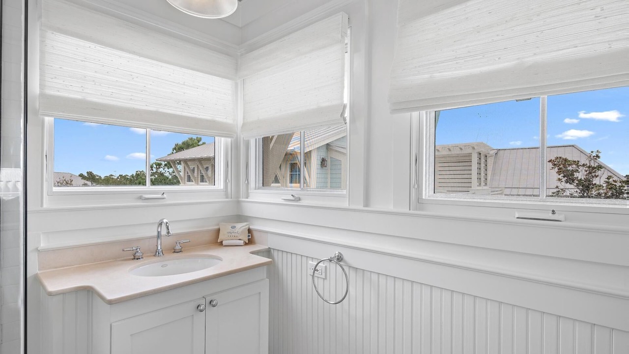 Photo of Bathroom in Beach District