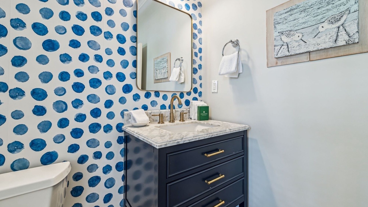 Photo of Bathroom in Beach District