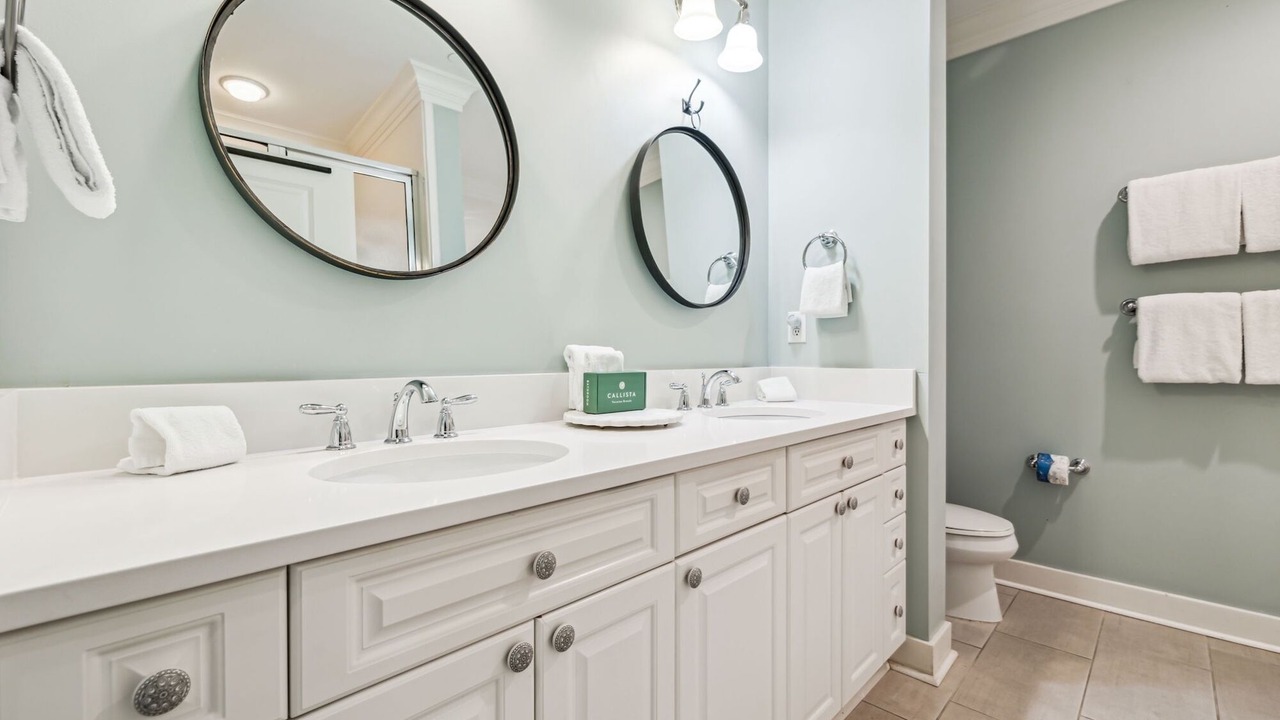 Photo of Bathroom in Beach District