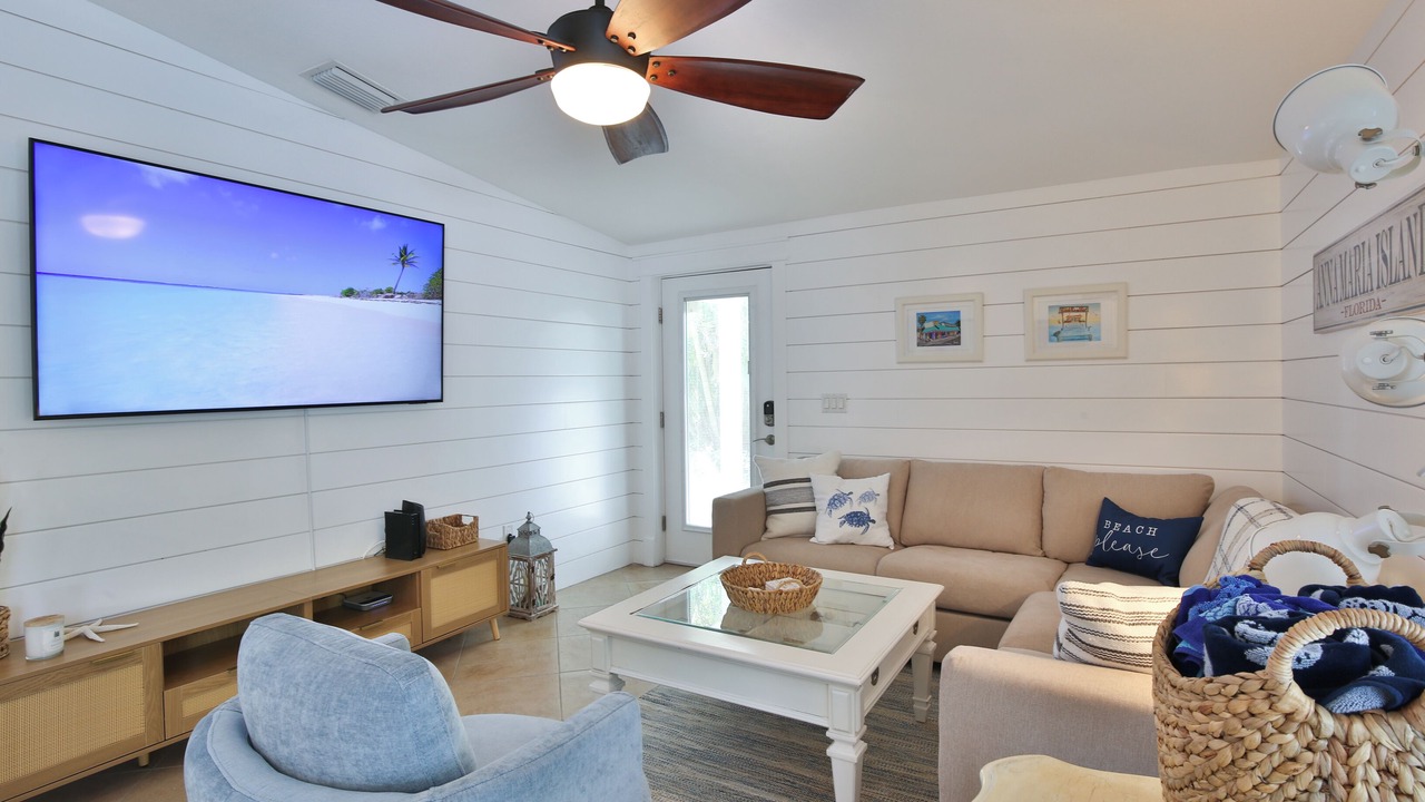 Photo of Livingroom in Holmes Beach