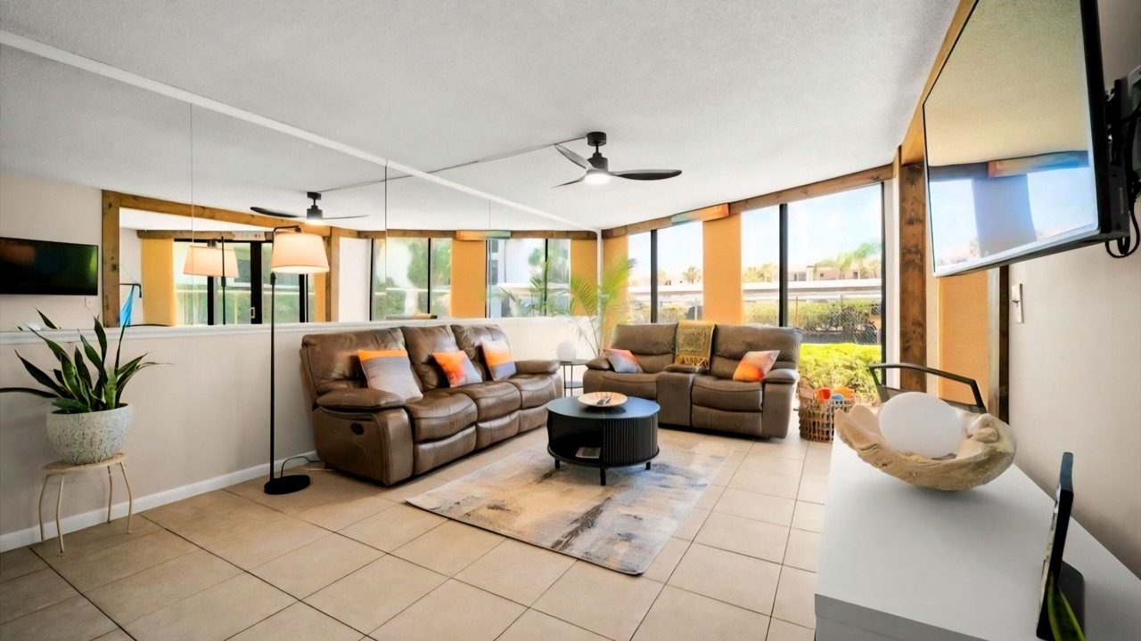 Photo of Livingroom in Butler Beach