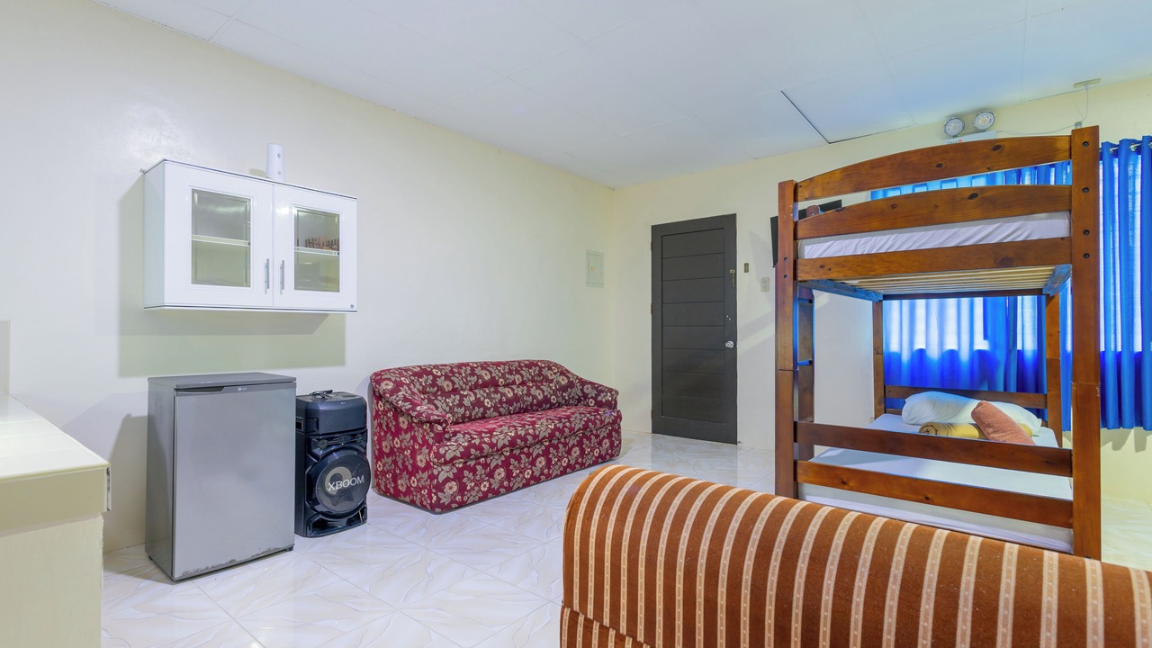 Photo of Livingroom in Looc
