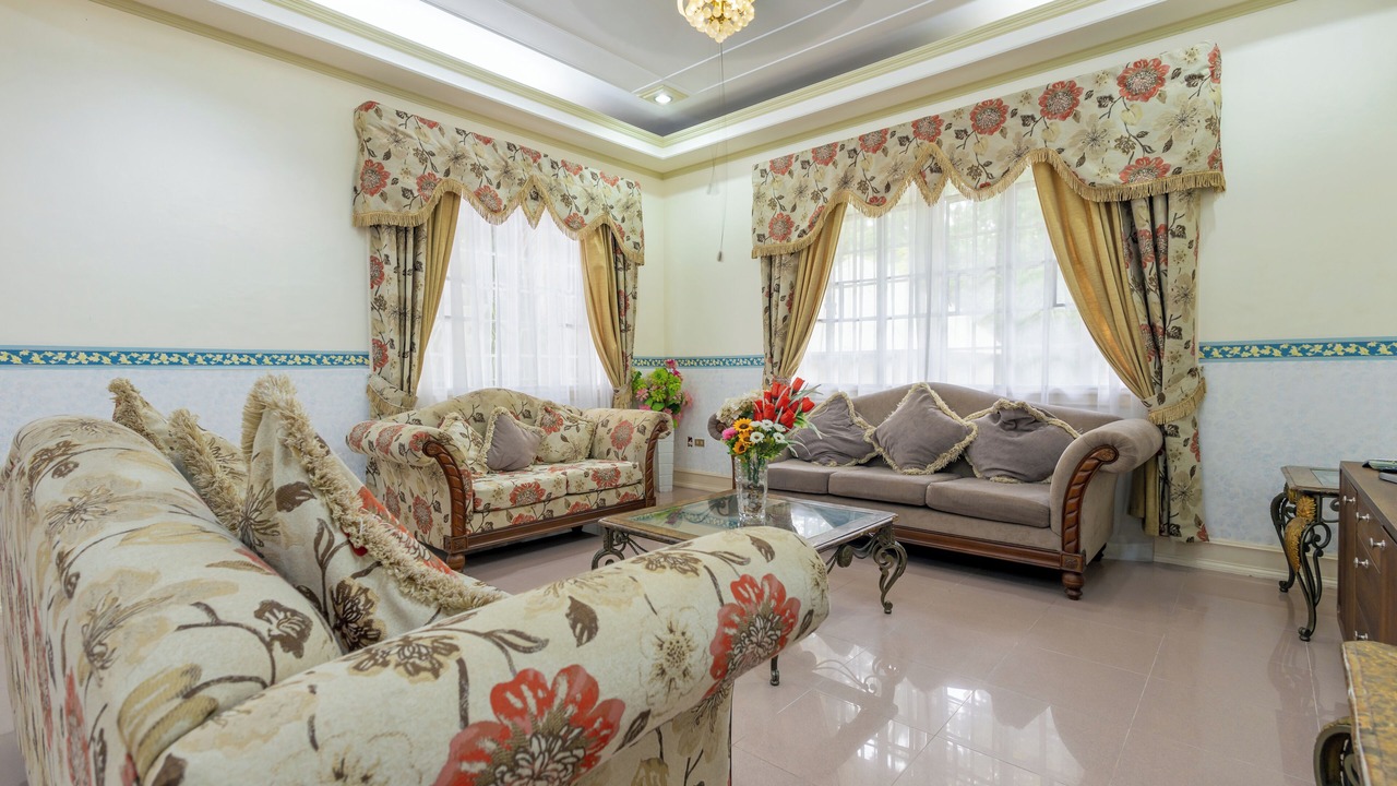 Photo of Livingroom in Looc