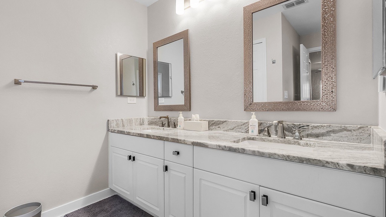 Photo of Bathroom in Trafalgar