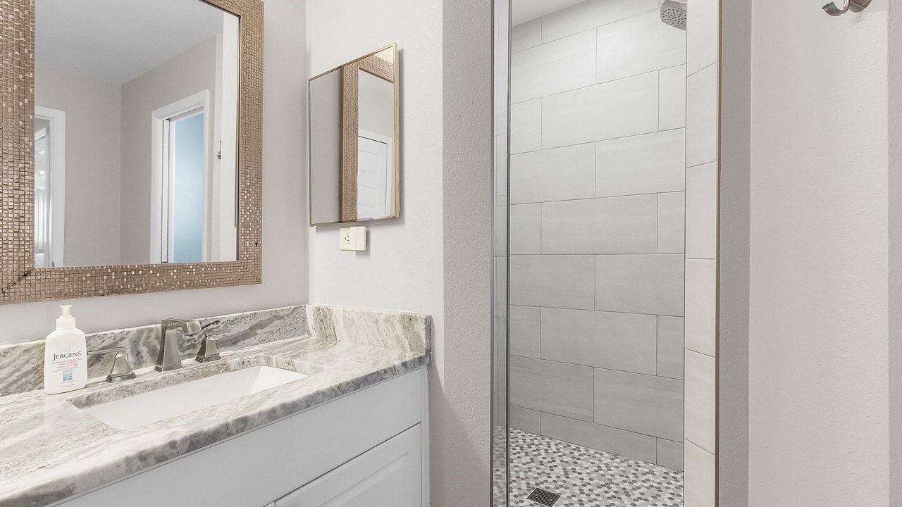 Photo of Bathroom in Trafalgar