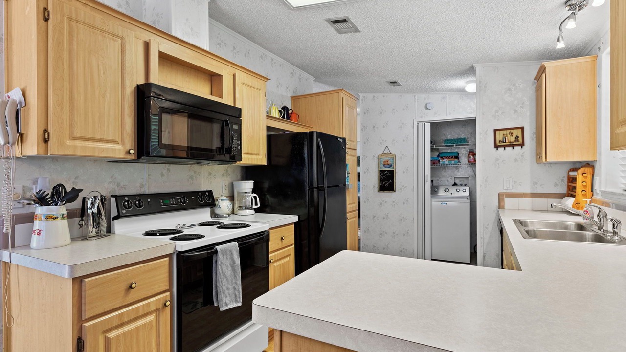 Photo of Kitchen in Weeki Wachee Gardens