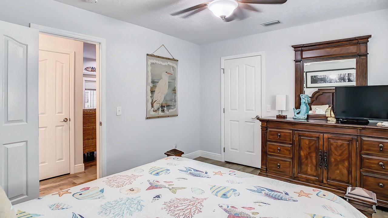 Photo of Bedroom in Crystal Shores
