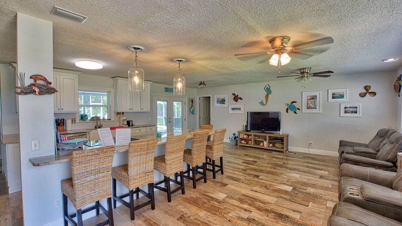 Photo of Bedroom in Crystal Shores