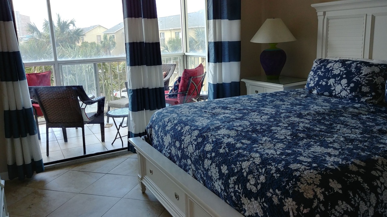 Photo of Patio Balcony in Biltmore Beach