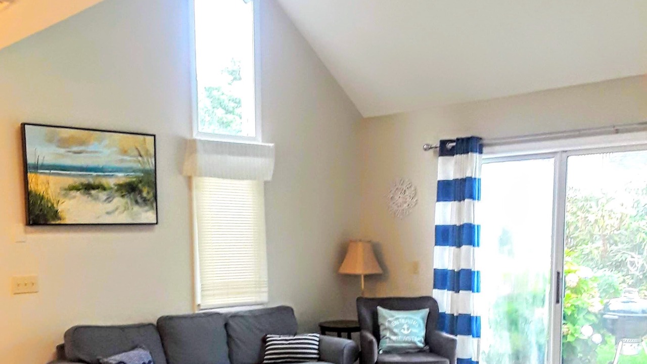 Photo of Livingroom in Brewster