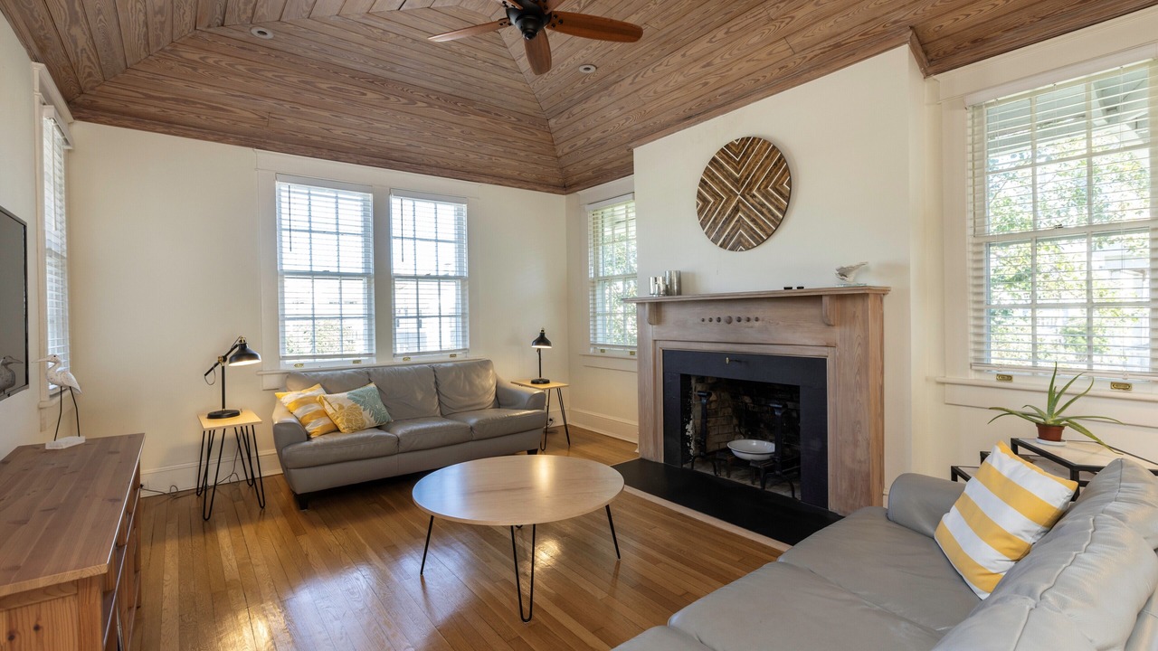 Photo of Livingroom in Northeast Virginia Beach