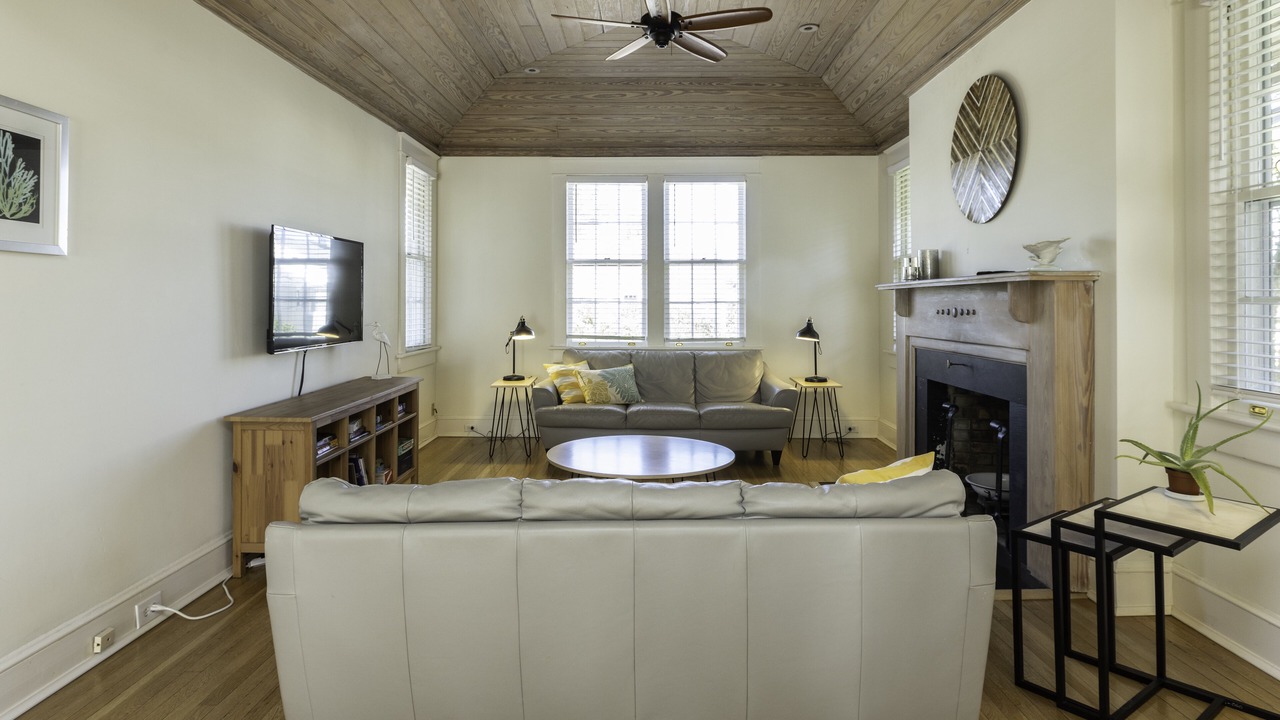 Photo of Livingroom in Northeast Virginia Beach