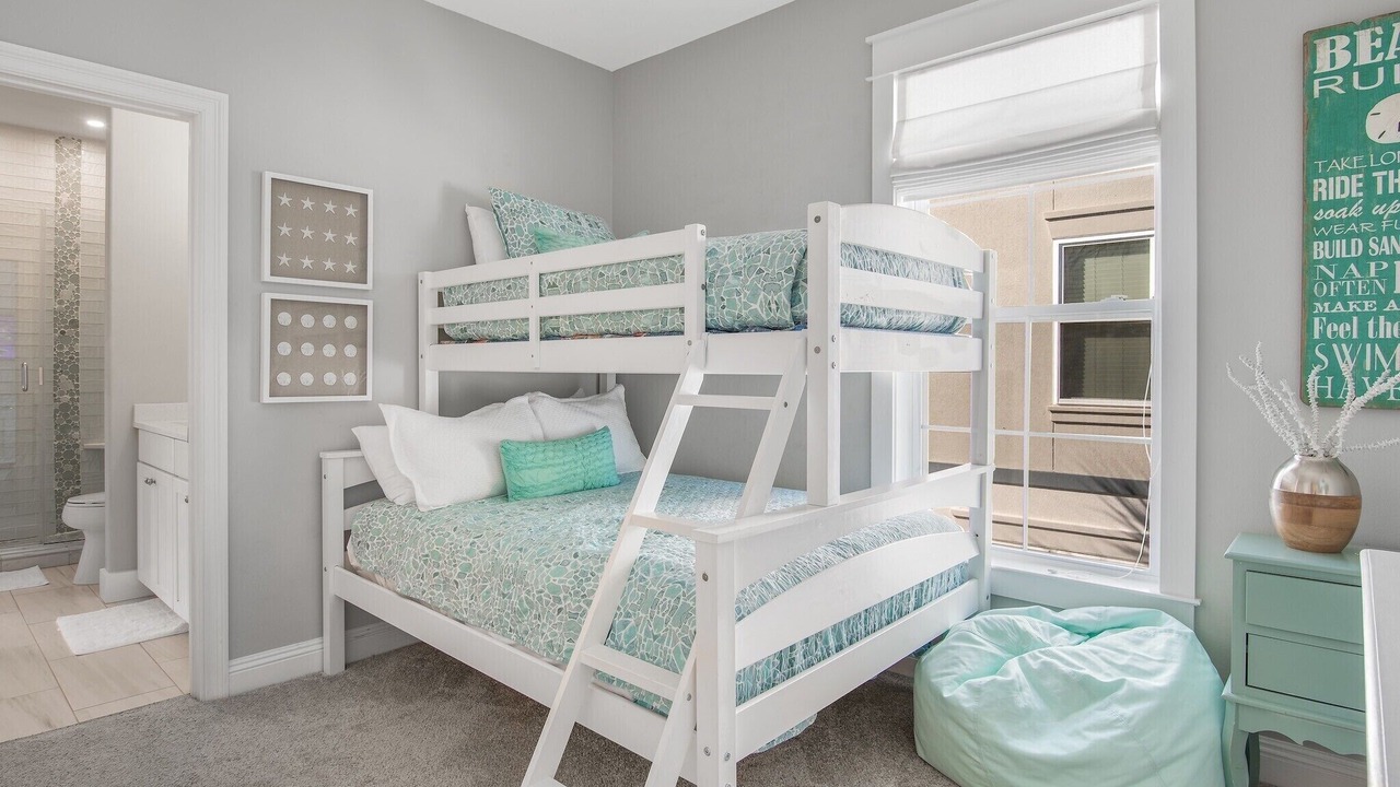 Photo of Bedroom in Crystal Beach