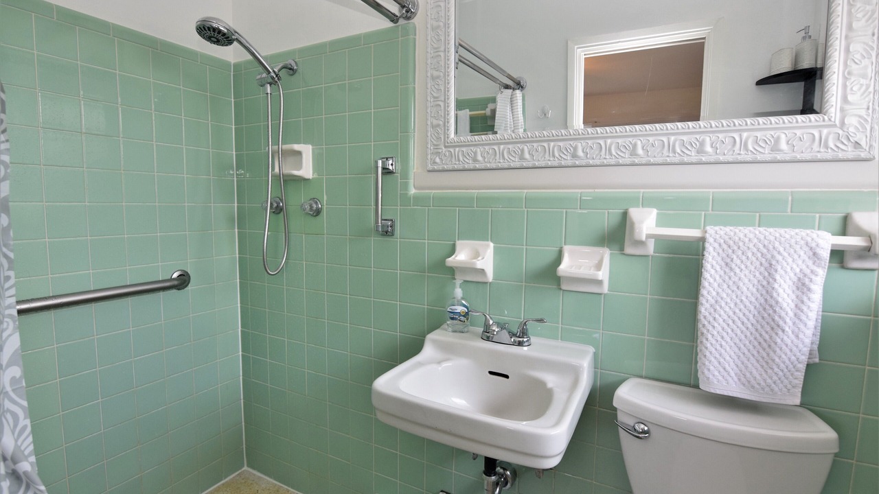 Photo of Bathroom in Gulf Gate Estates
