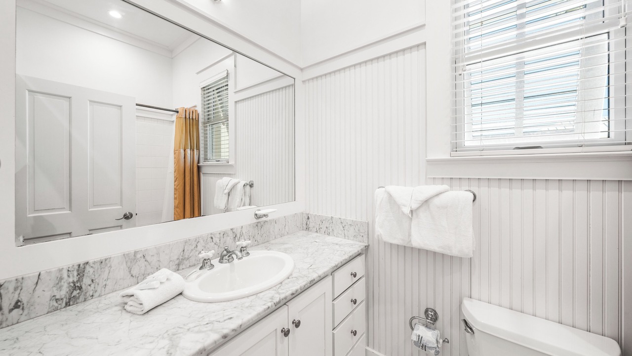 Photo of Bathroom in Delos