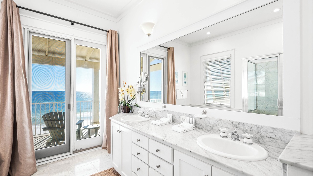 Photo of Bathroom in Delos