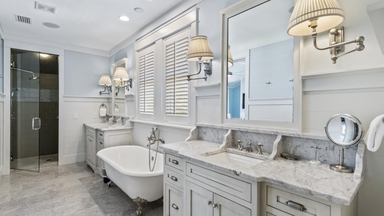 Photo of Bathroom in Gulf District