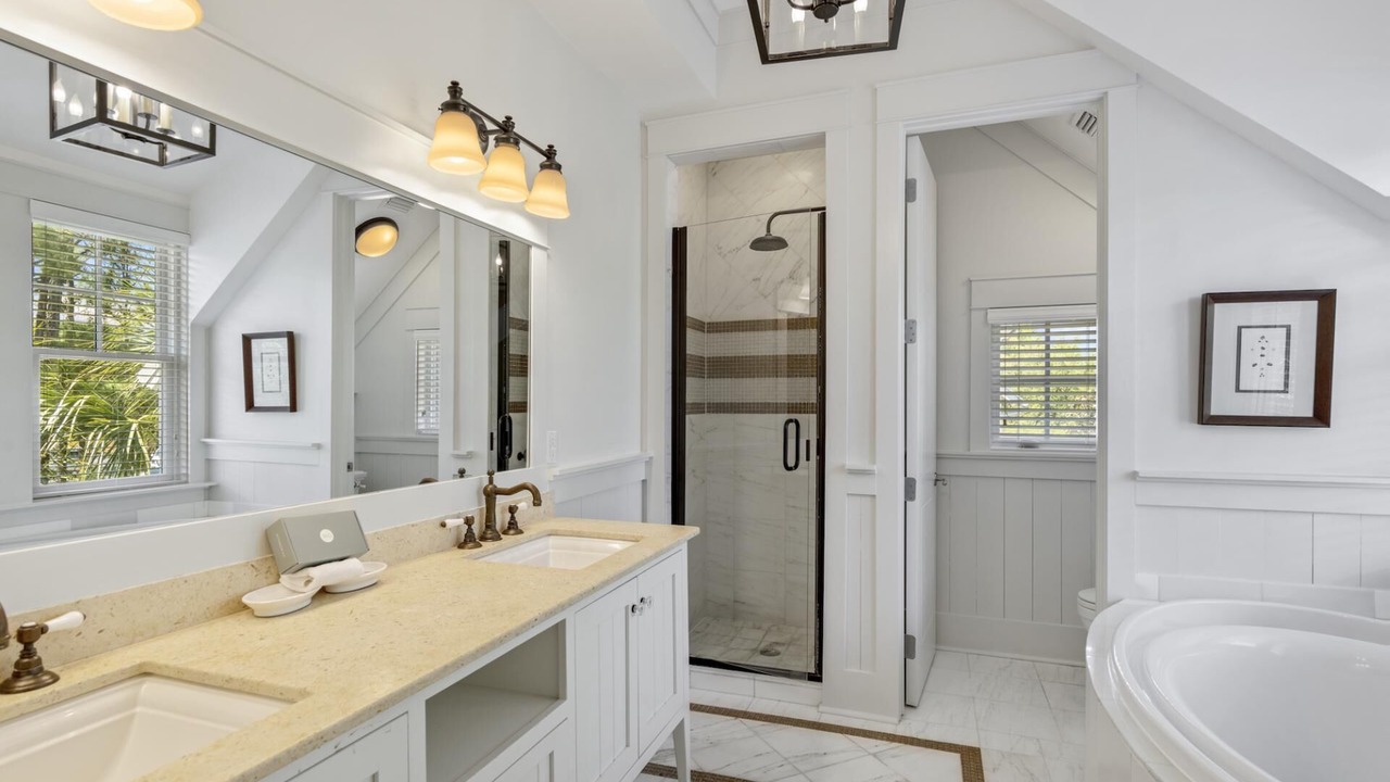 Photo of Bathroom in Gulf District