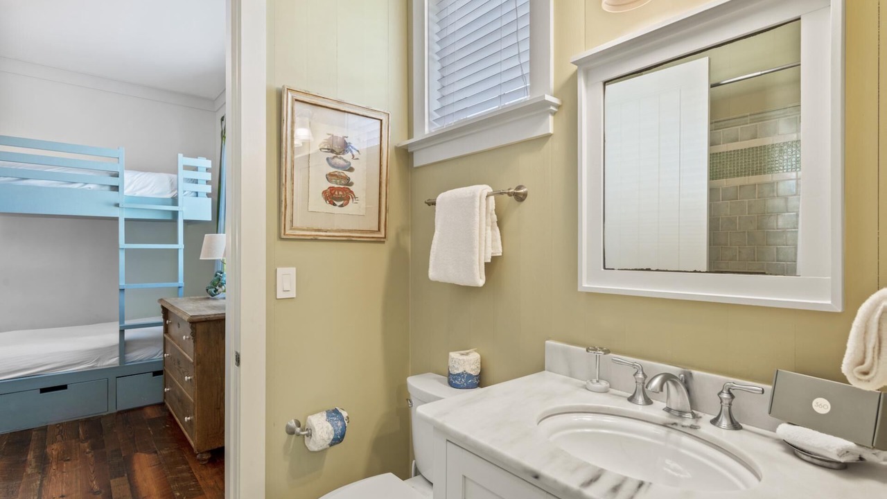 Photo of Bathroom in Gulf District