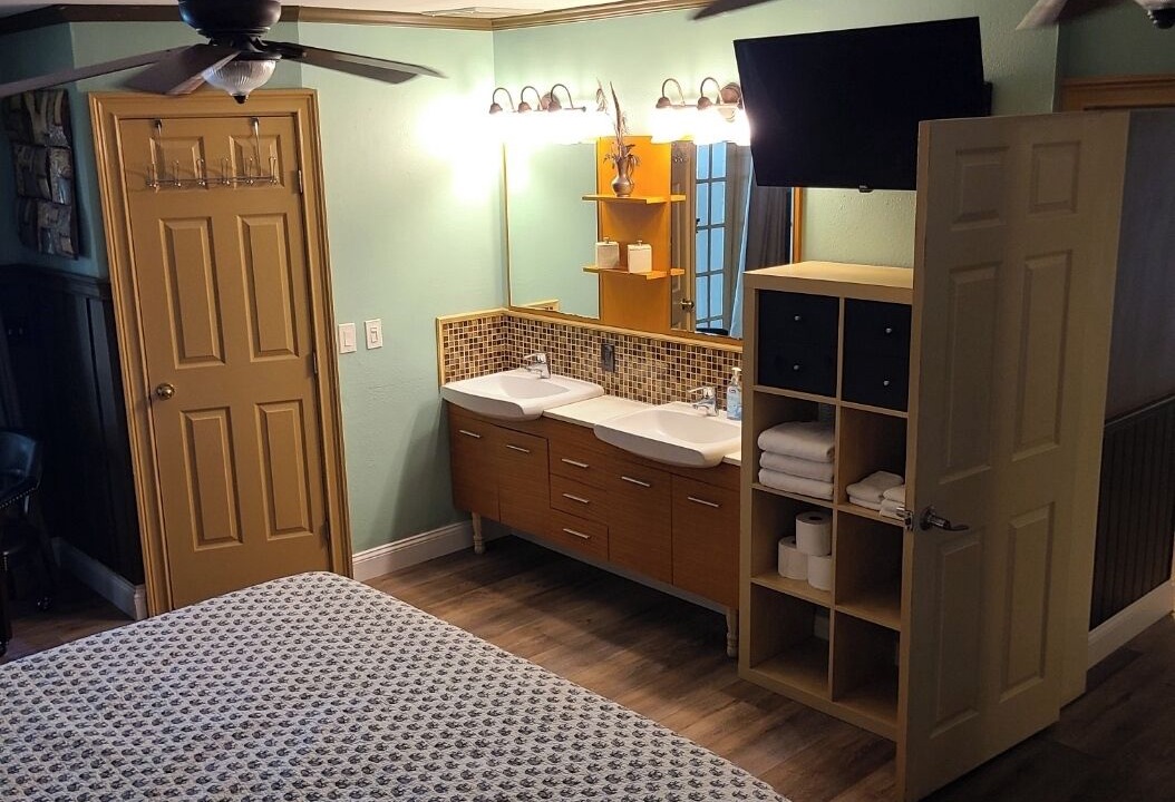 Photo of Bedroom in Crystal Beach